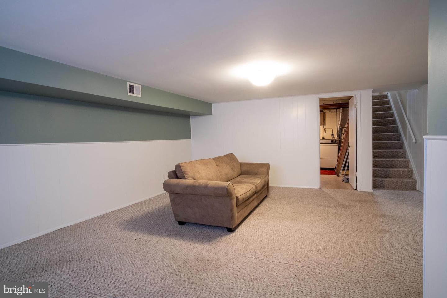 933 Elm Road photo 9
