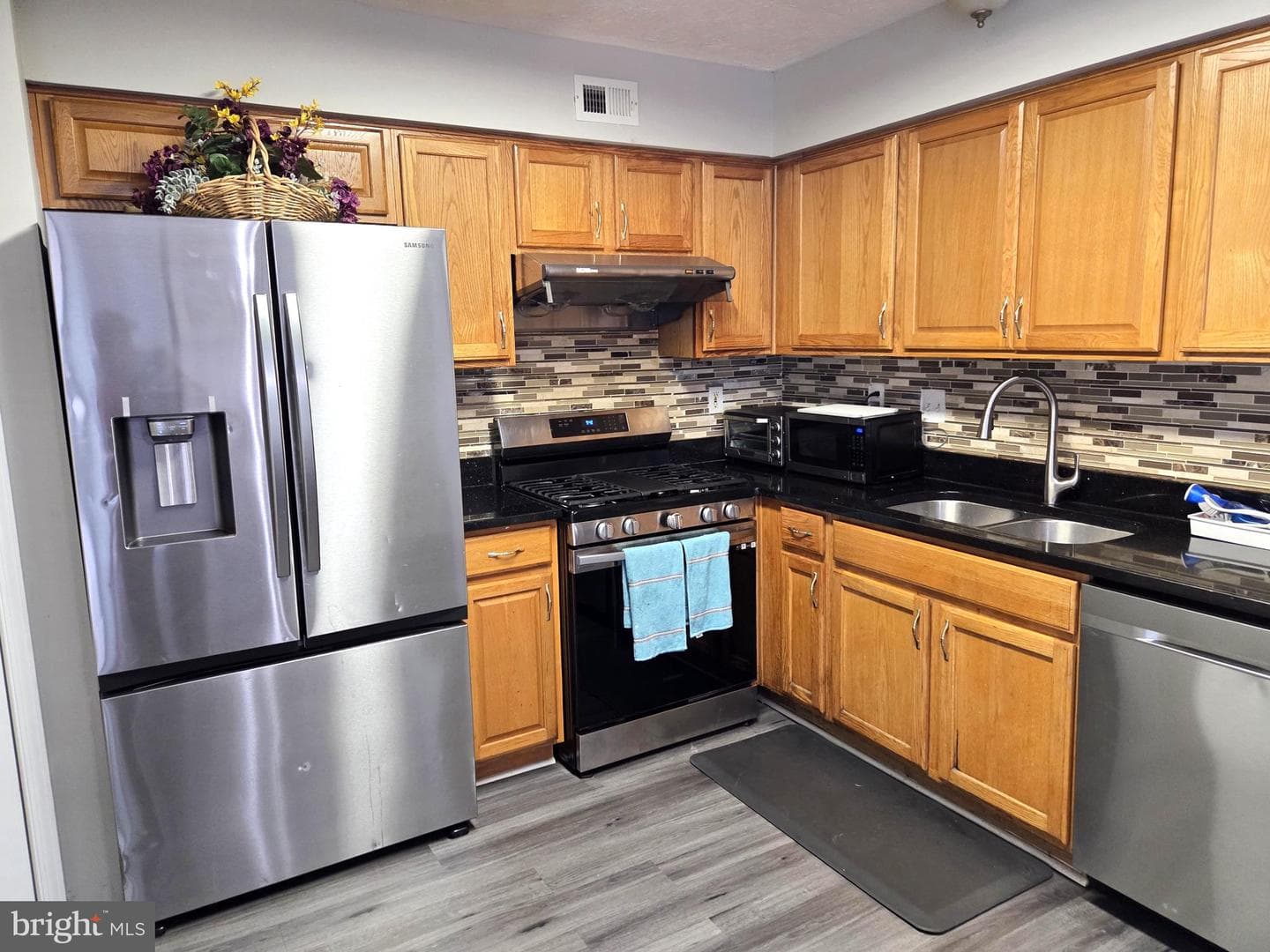 5022 Finsbury photo 25