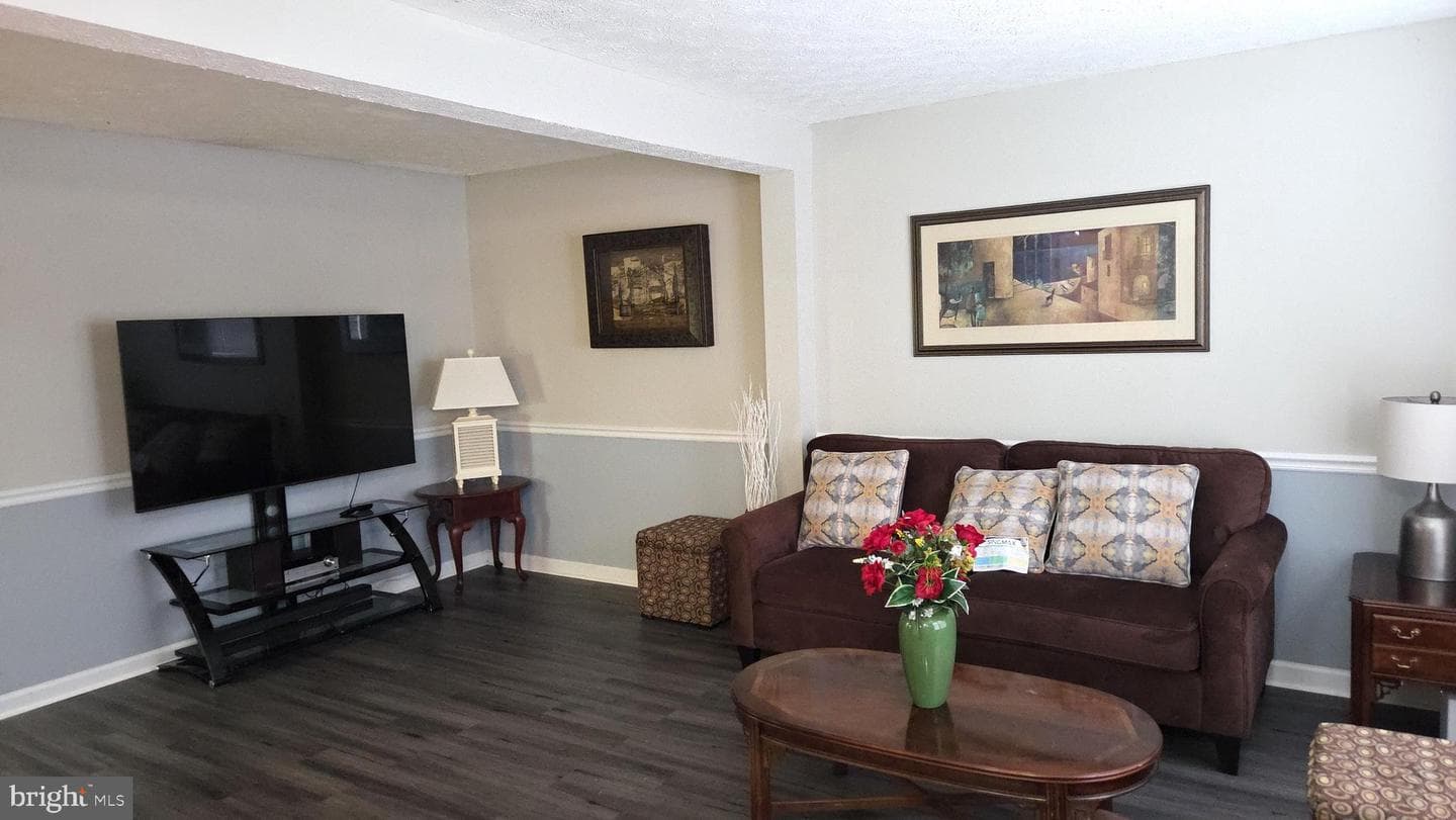 5022 Finsbury photo 4
