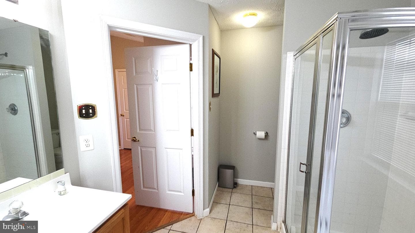 5022 Finsbury photo 40