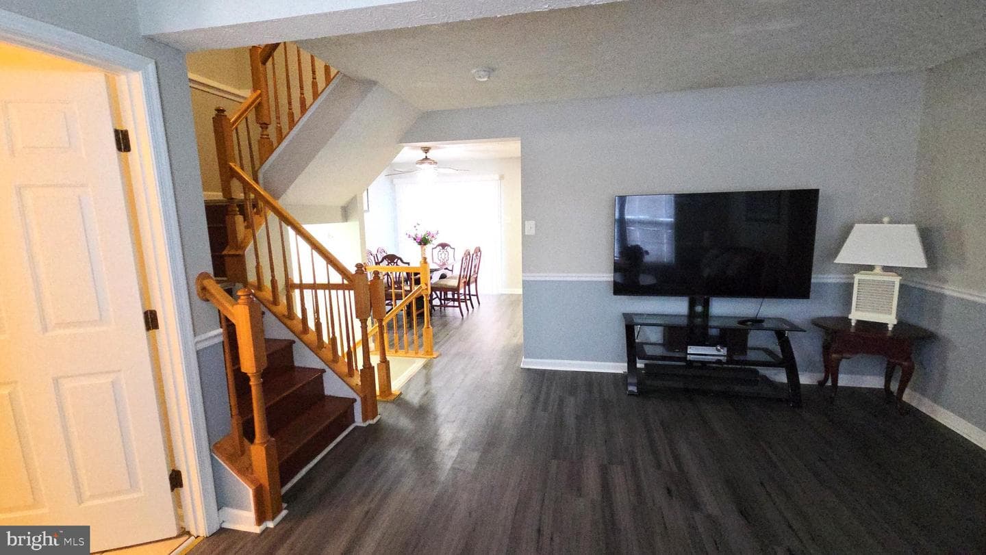 5022 Finsbury photo 7