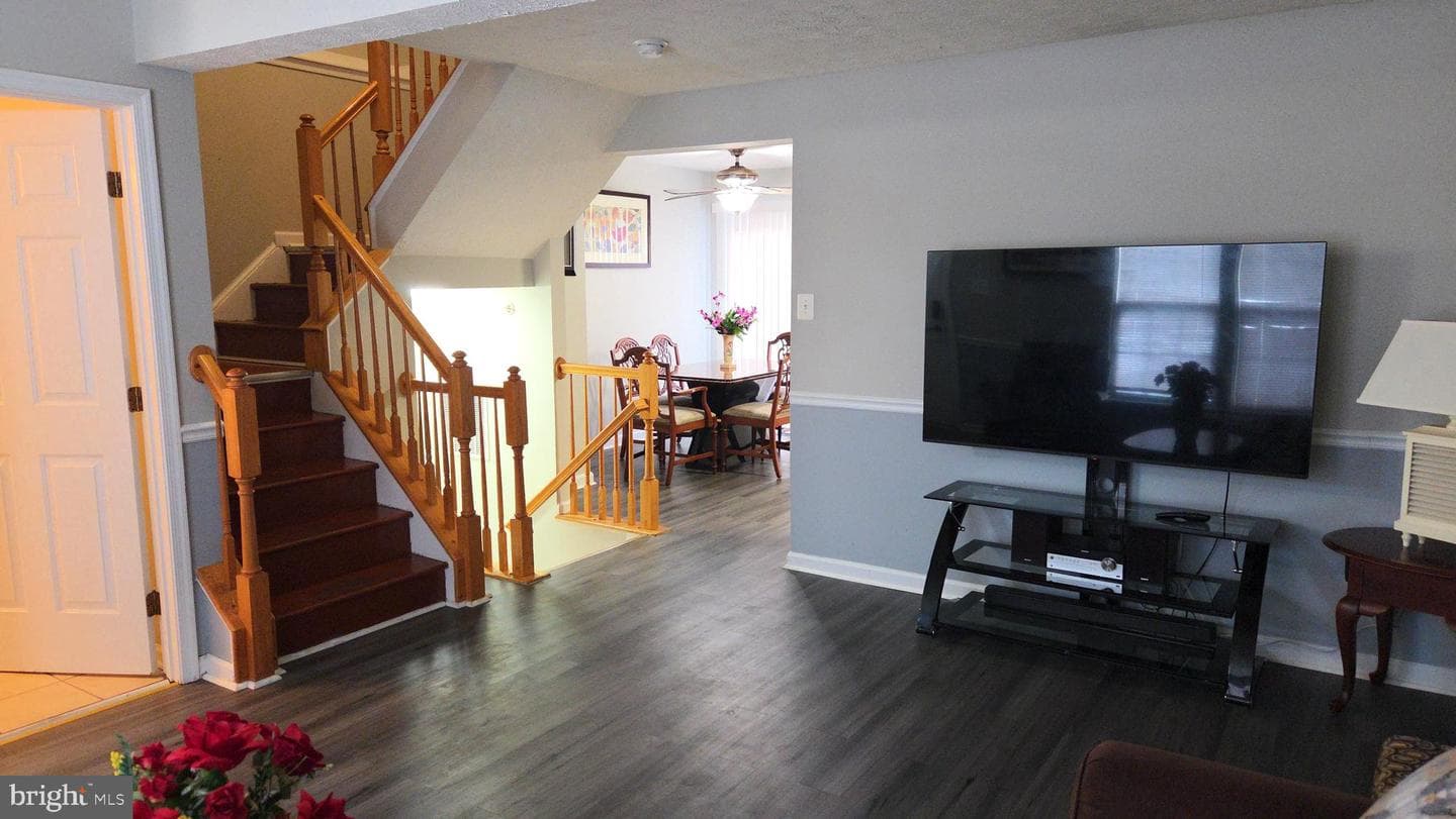 5022 Finsbury photo 9