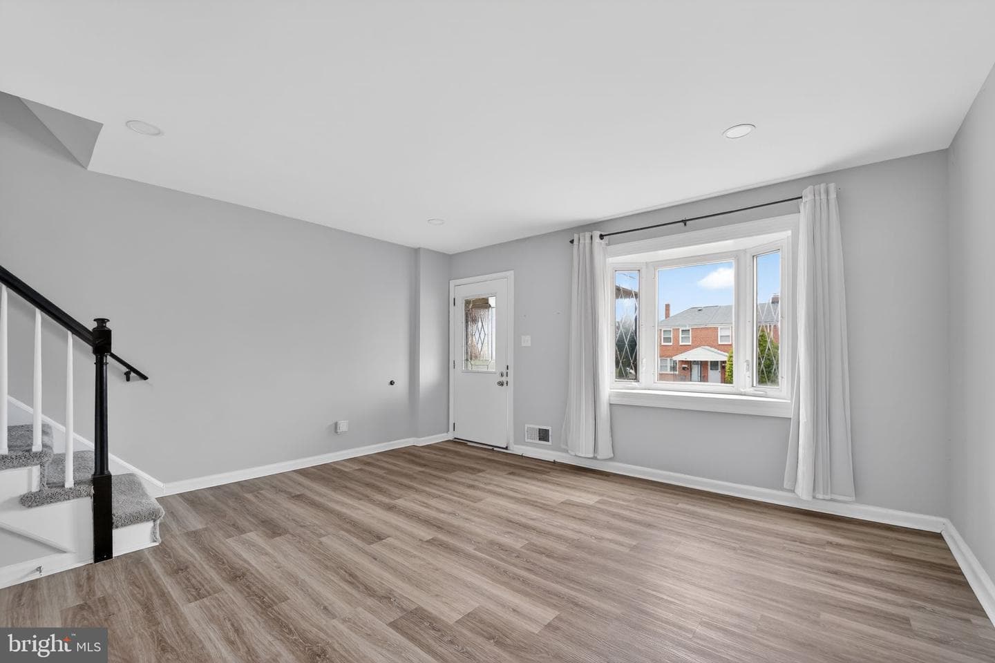 5562 Dolores Avenue photo 3