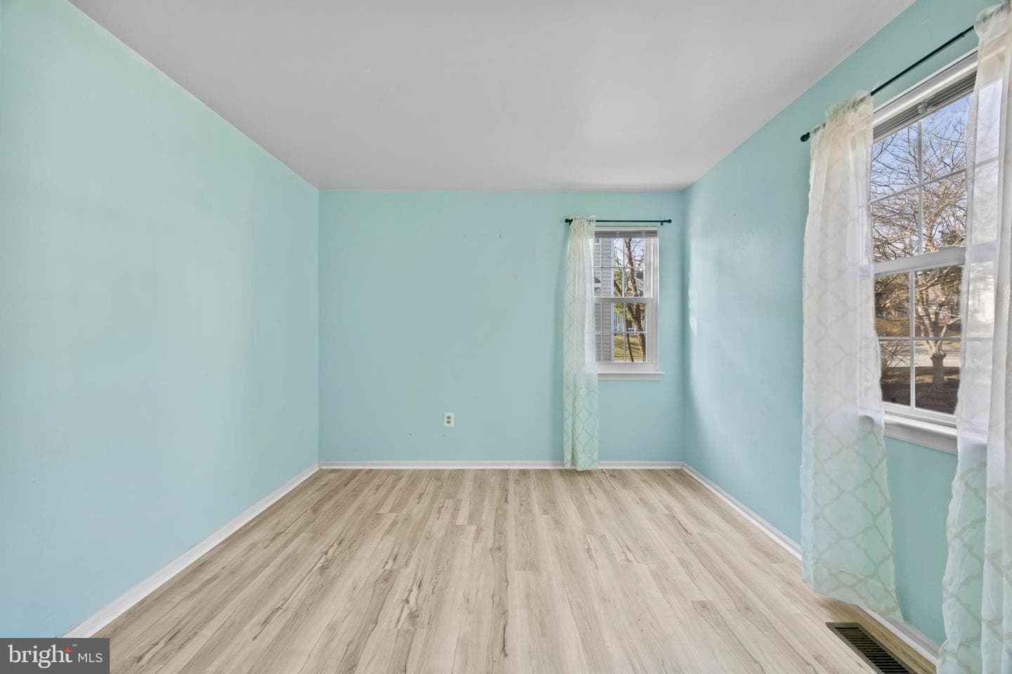 9046 Tarpleys Circle photo 38