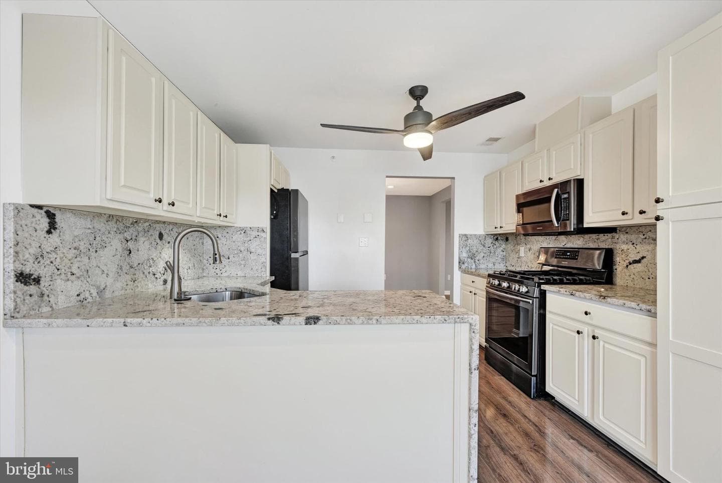4500 Chaucer Way #403 photo 22