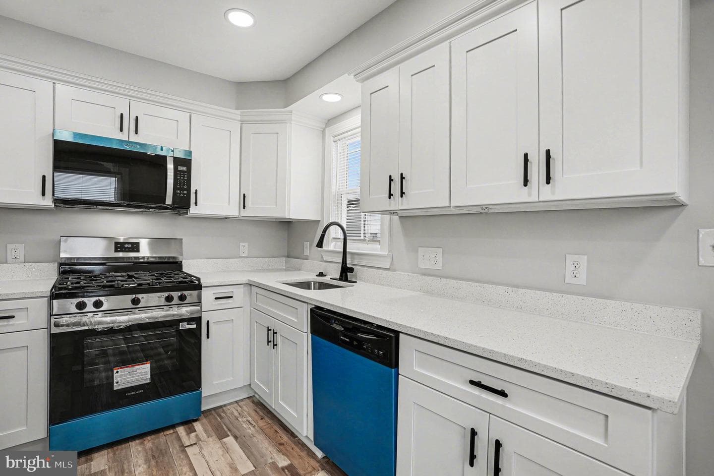 3129 Yorkway photo 4