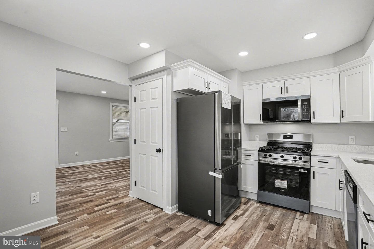 3129 Yorkway photo 5