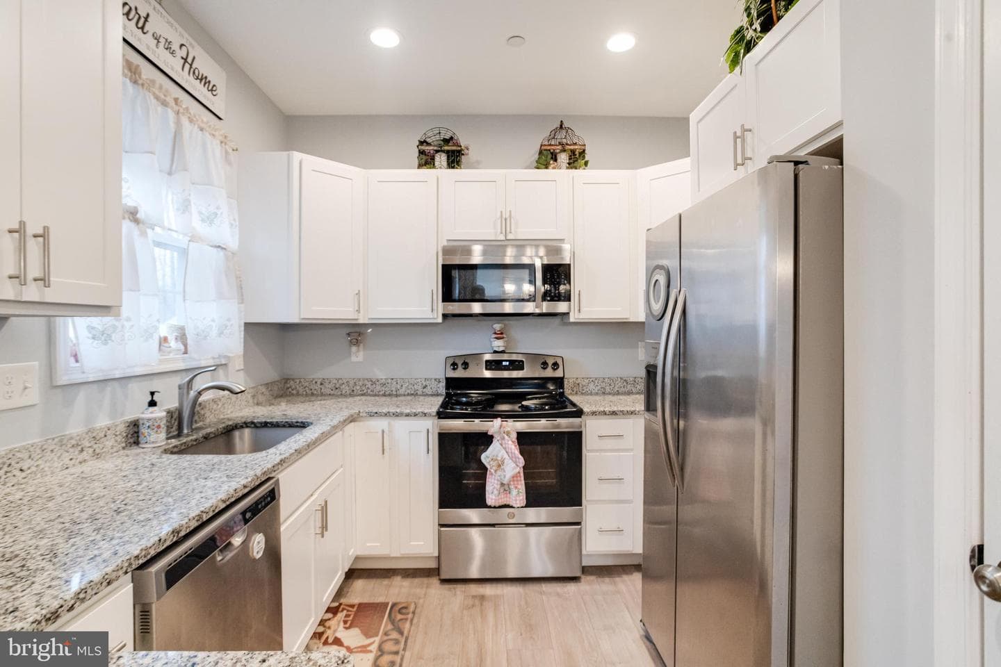 708 Hyde Park Road photo 20