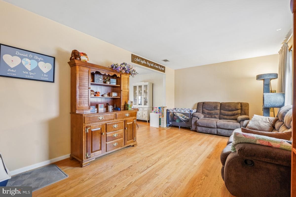 8013 Neighbors Avenue photo 4