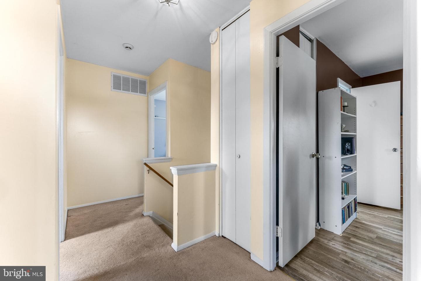 211 Bond Avenue photo 30