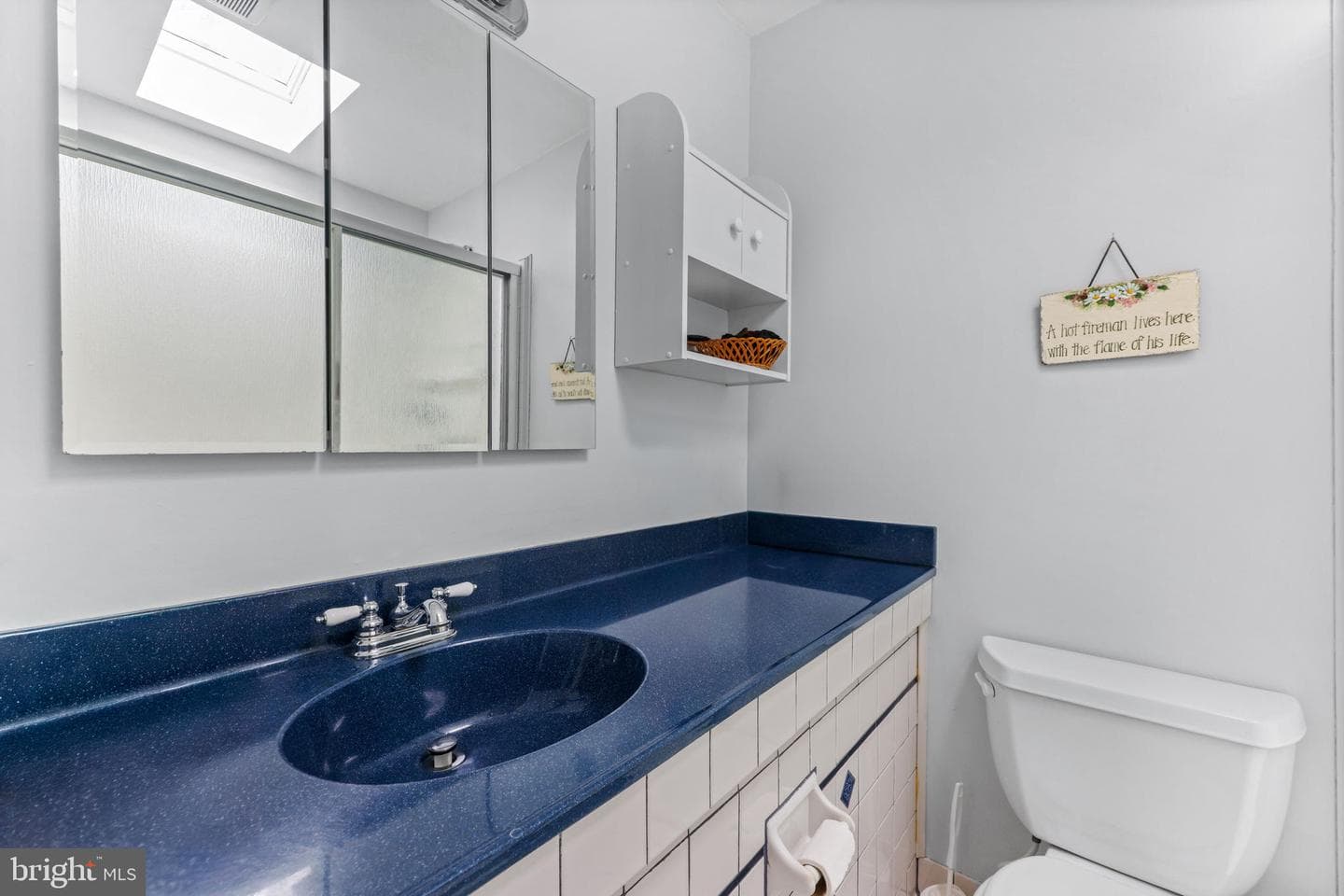211 Bond Avenue photo 33