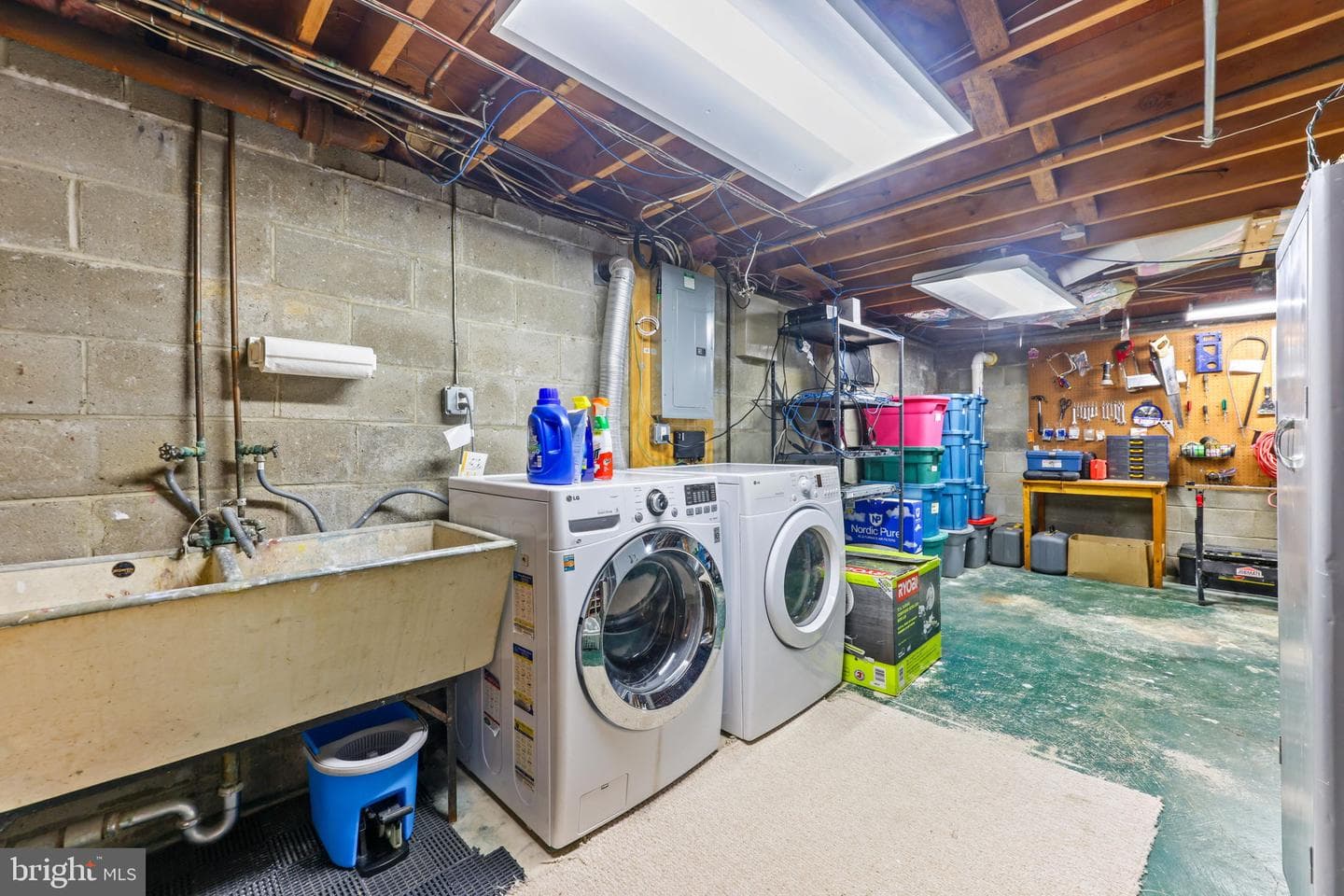 211 Bond Avenue photo 45