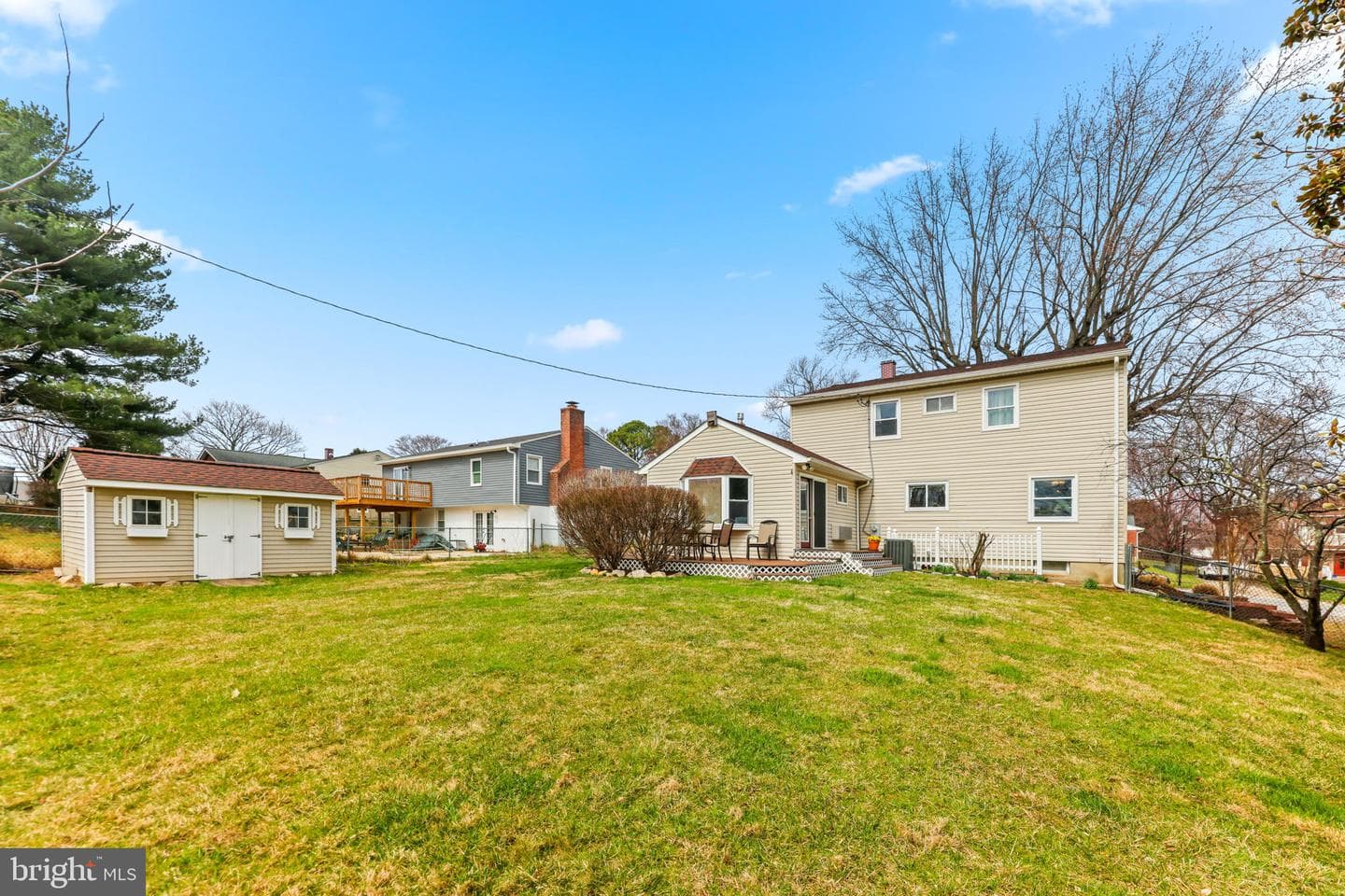 211 Bond Avenue photo 50