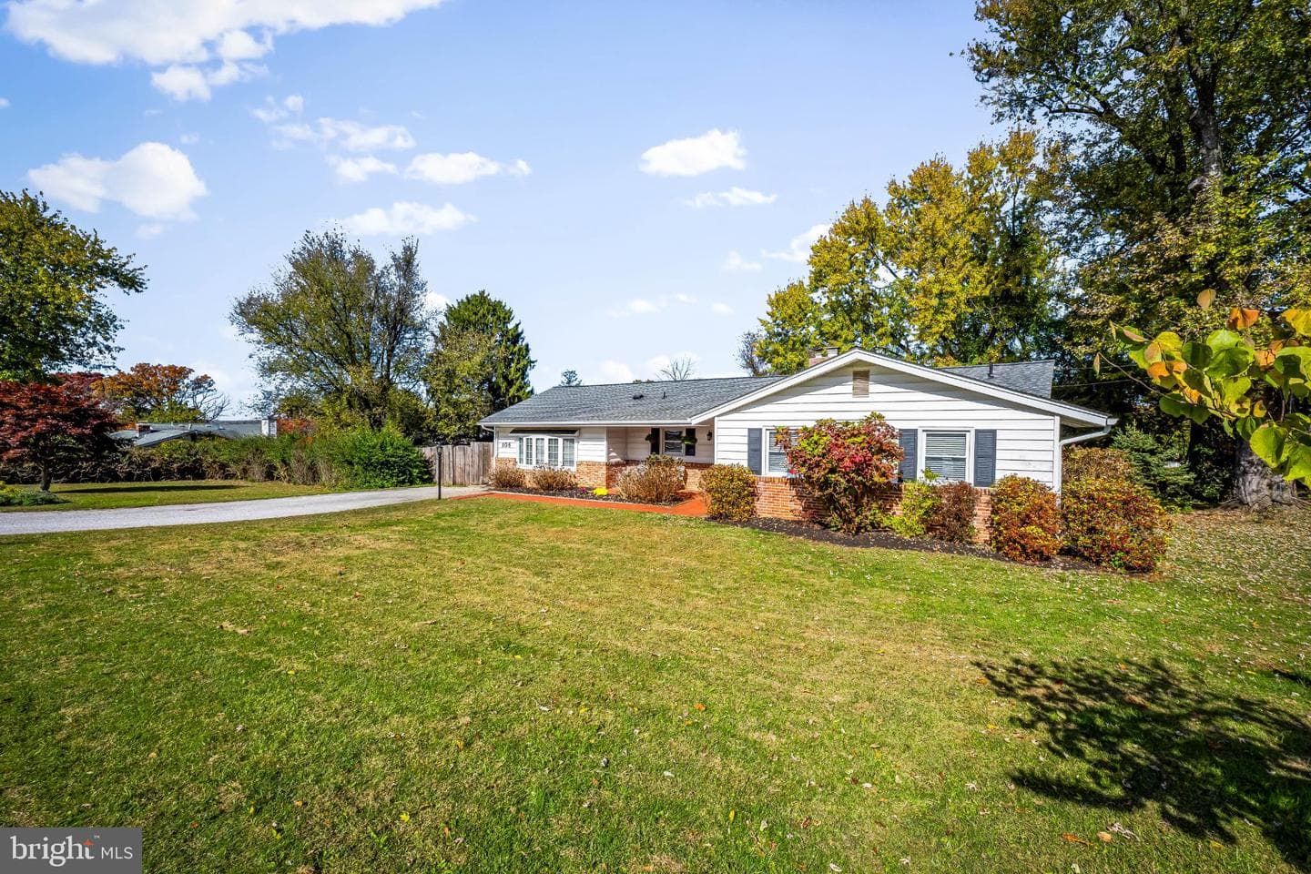106 Gibbons Boulevard photo 3