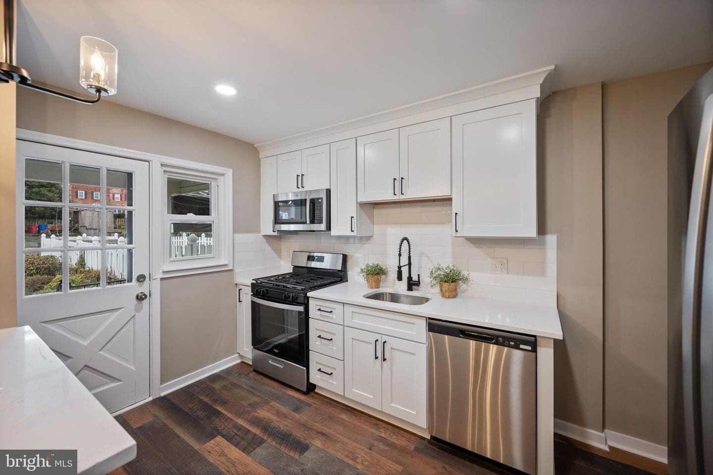 1727 Redwood Avenue photo 8