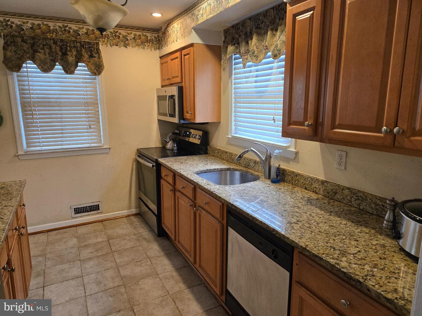 3661 Clifmar Road photo 2