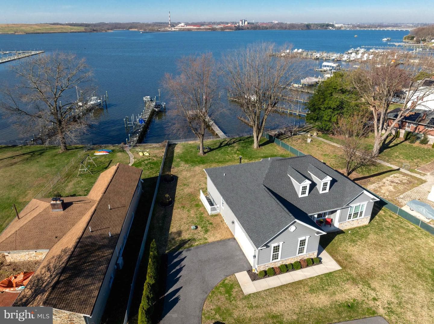 712 Riverside Drive photo 16