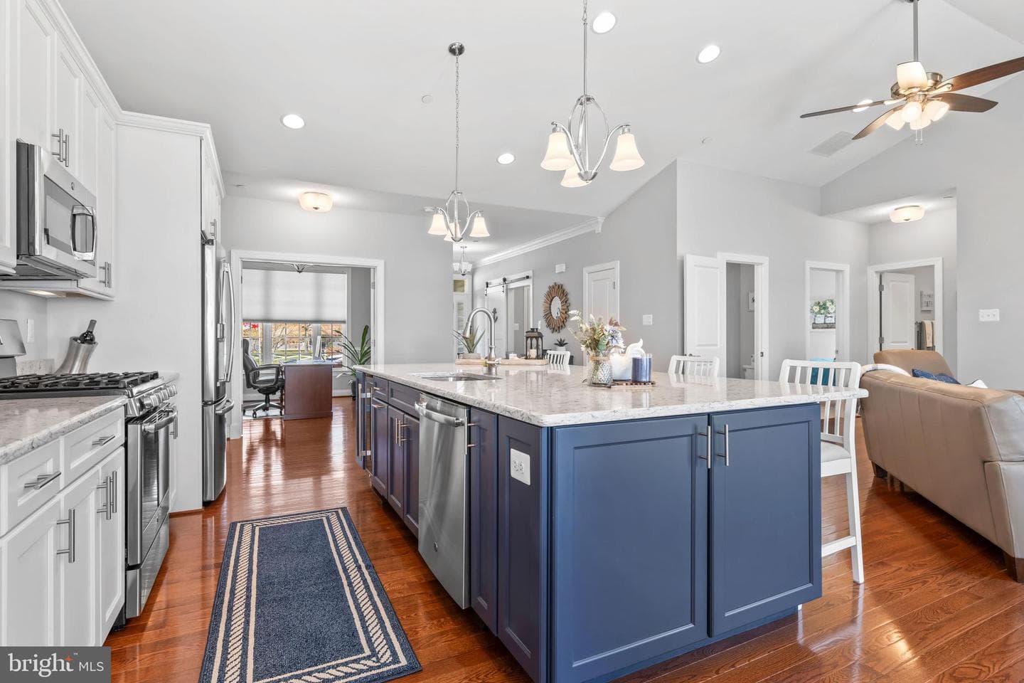 712 Riverside Drive photo 32