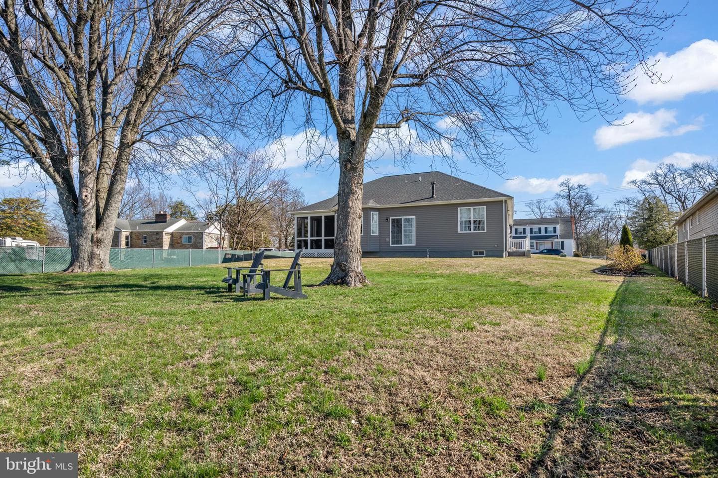 712 Riverside Drive photo 9