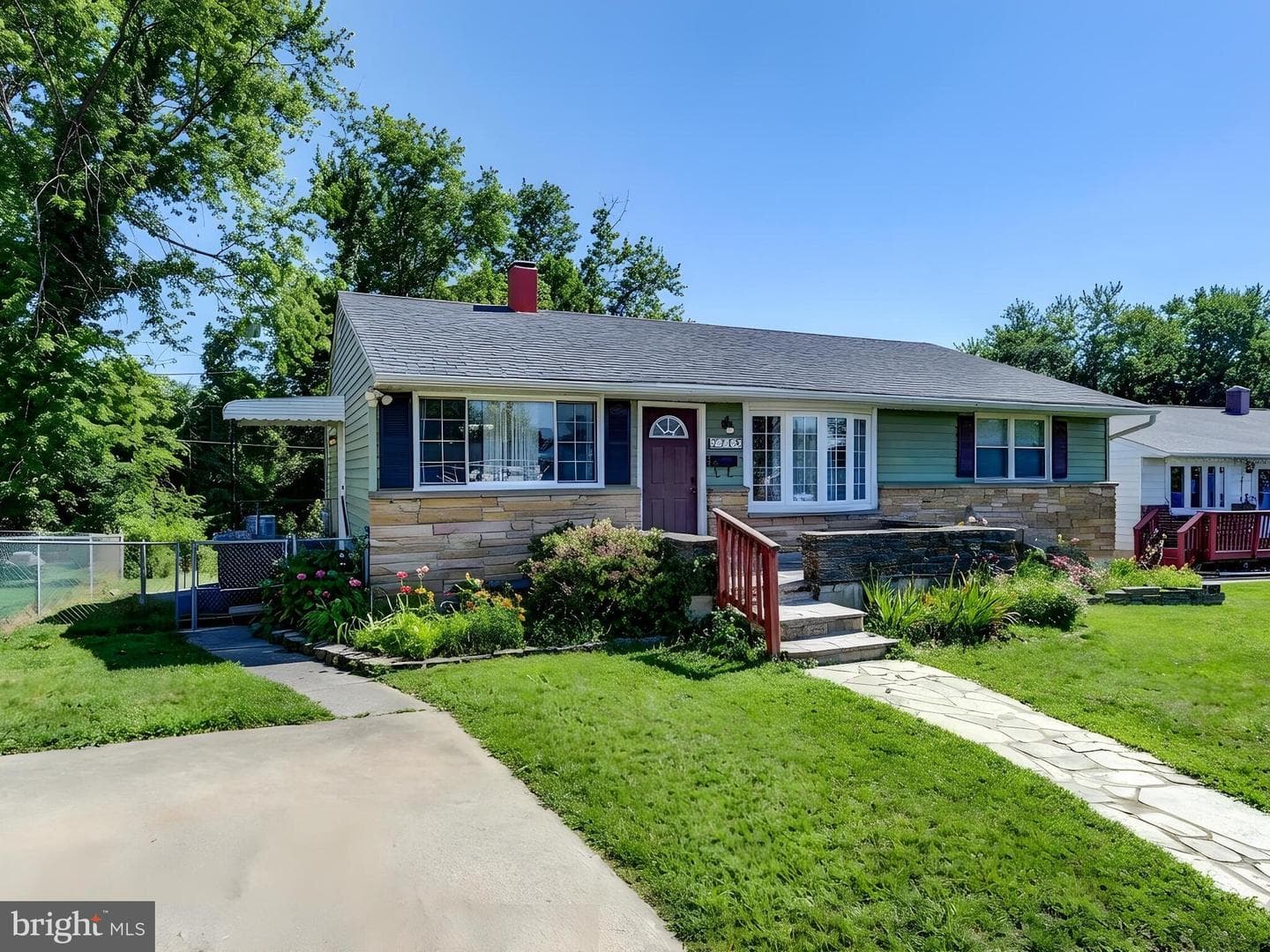 2712 Burridge Road photo 2