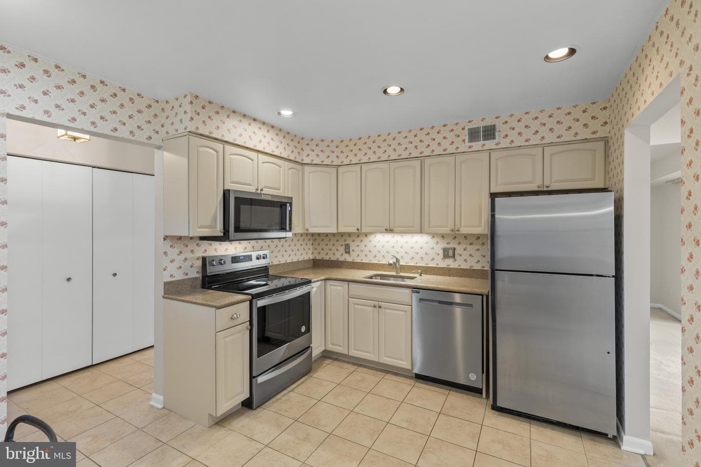 6 Gurteen Court #301 photo 12