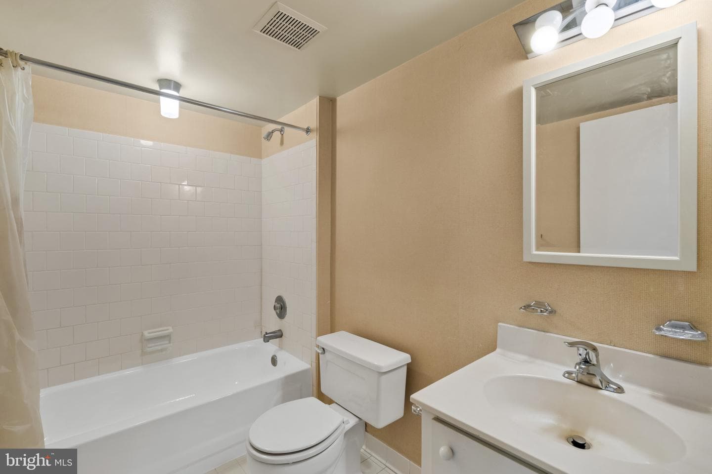 6 Gurteen Court #301 photo 17