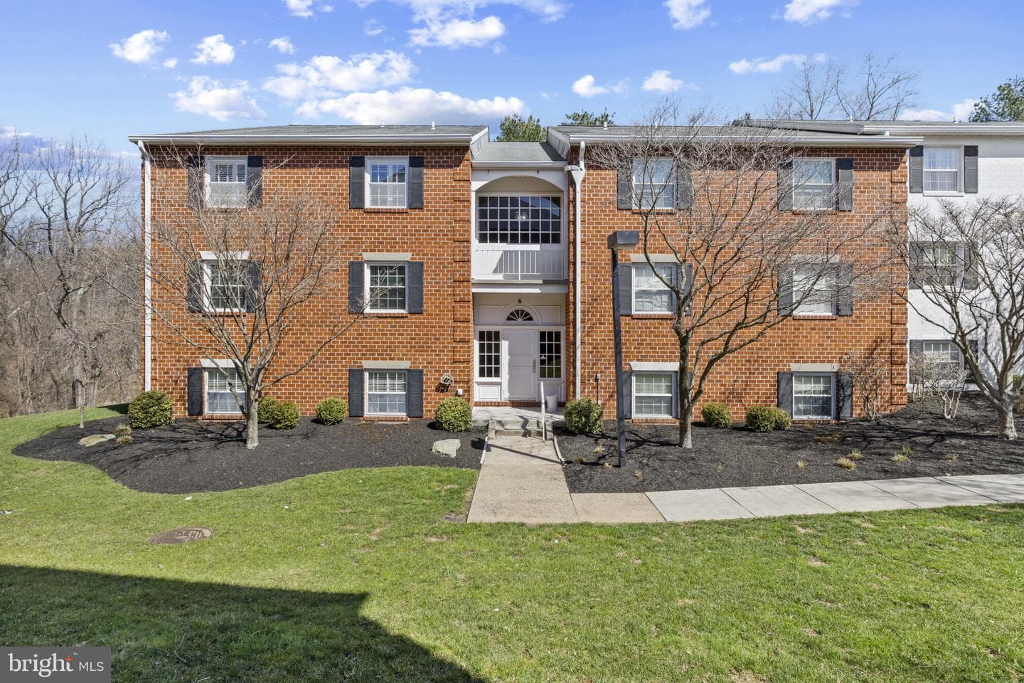 6 Gurteen Court #301 photo 2