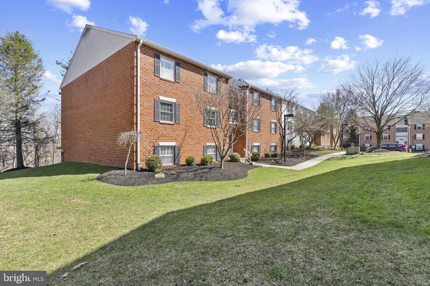 6 Gurteen Court #301 photo 3