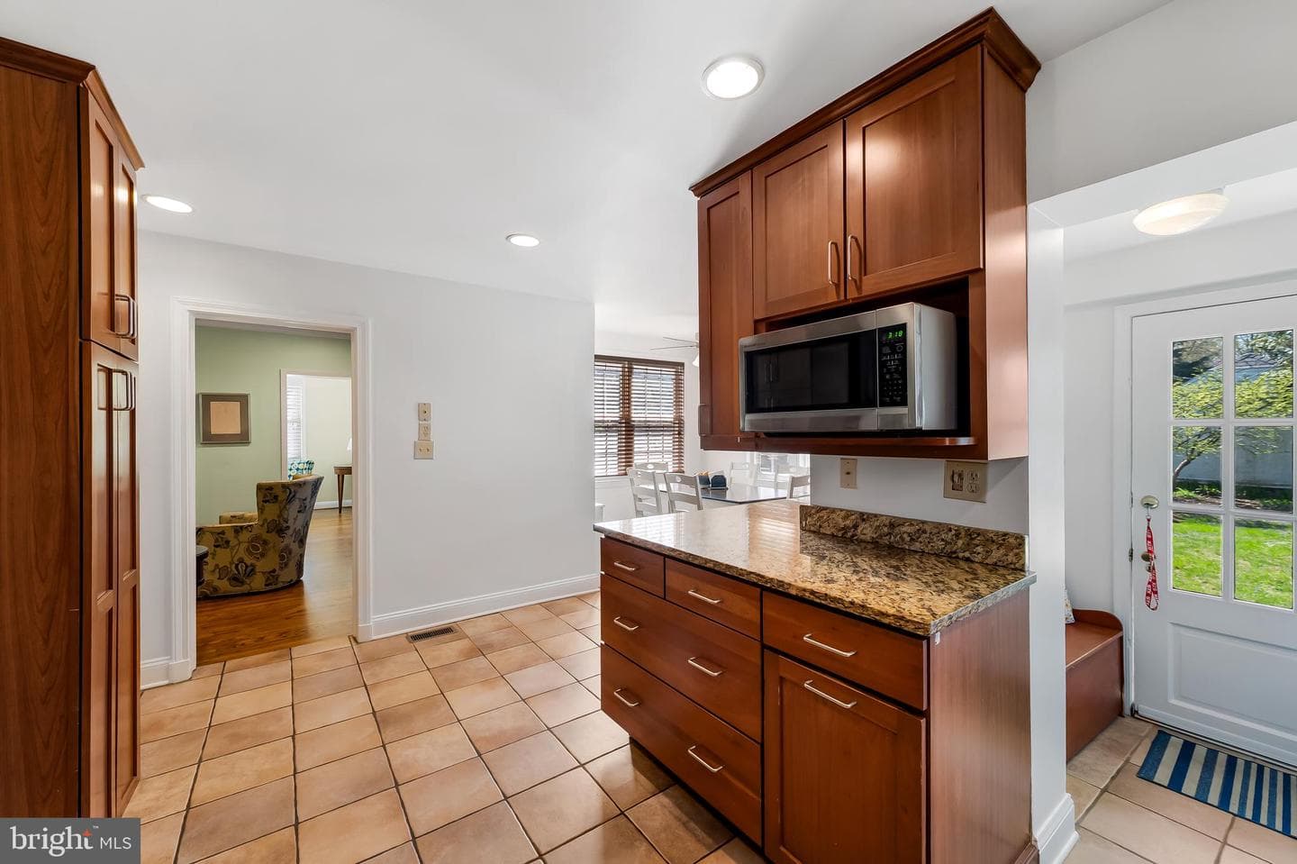 6900 Avondale Road photo 13