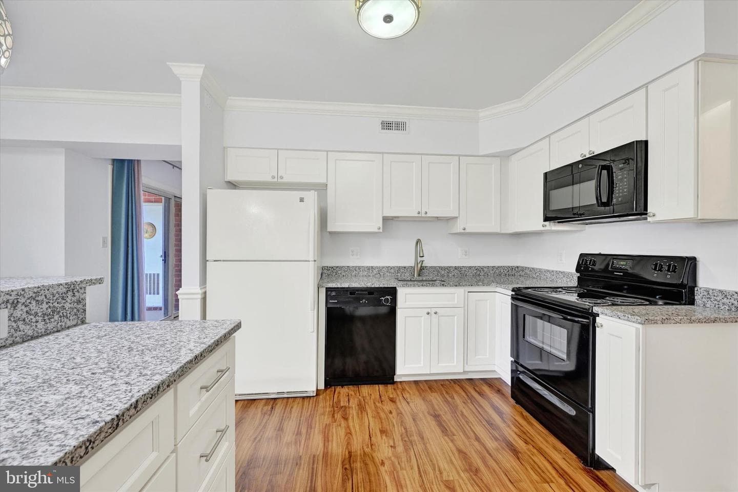 2 Elphin Court #202 photo 4