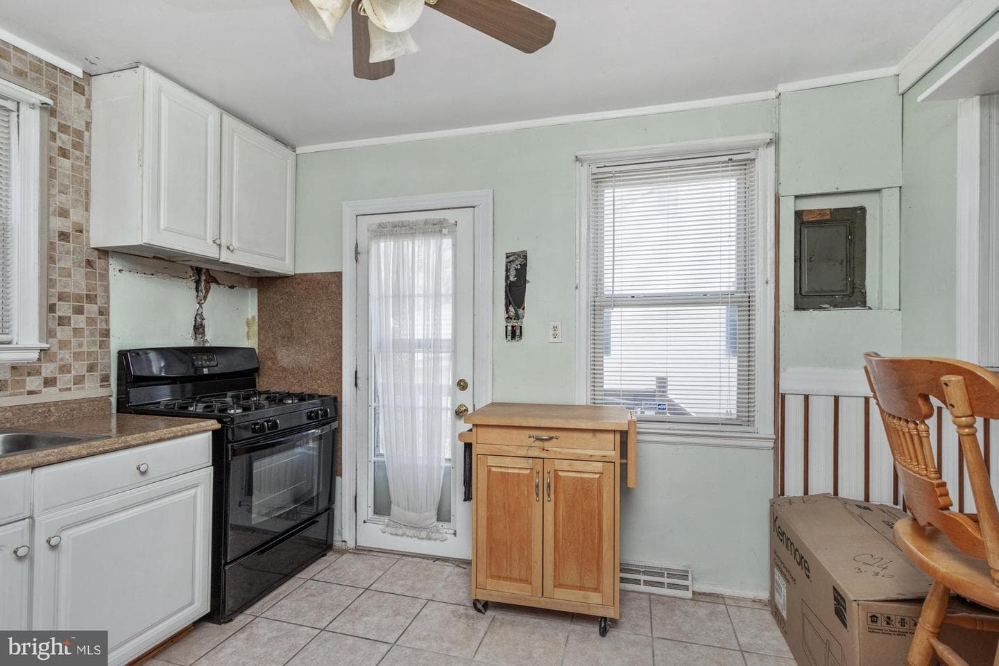 918 Renfrew Street photo 18