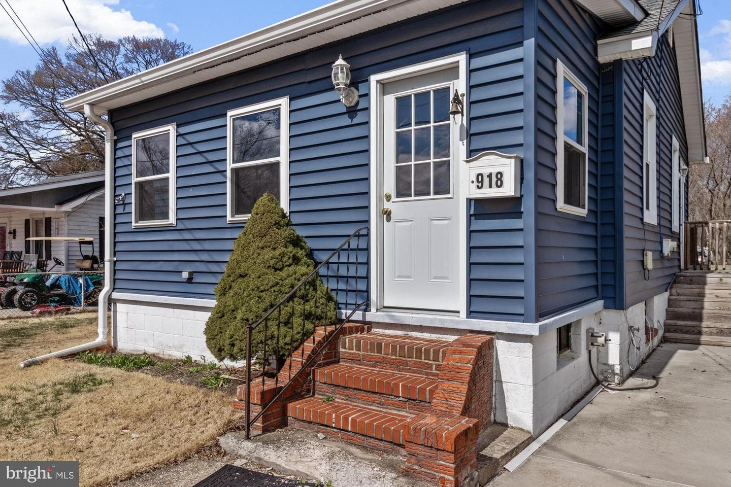 918 Renfrew Street photo 2