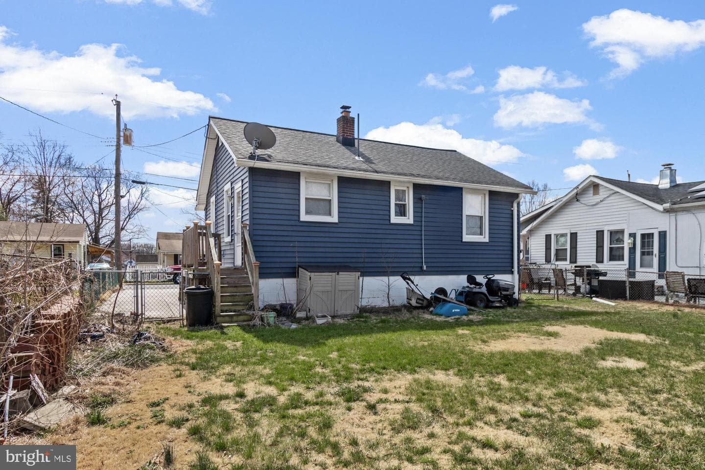 918 Renfrew Street photo 30