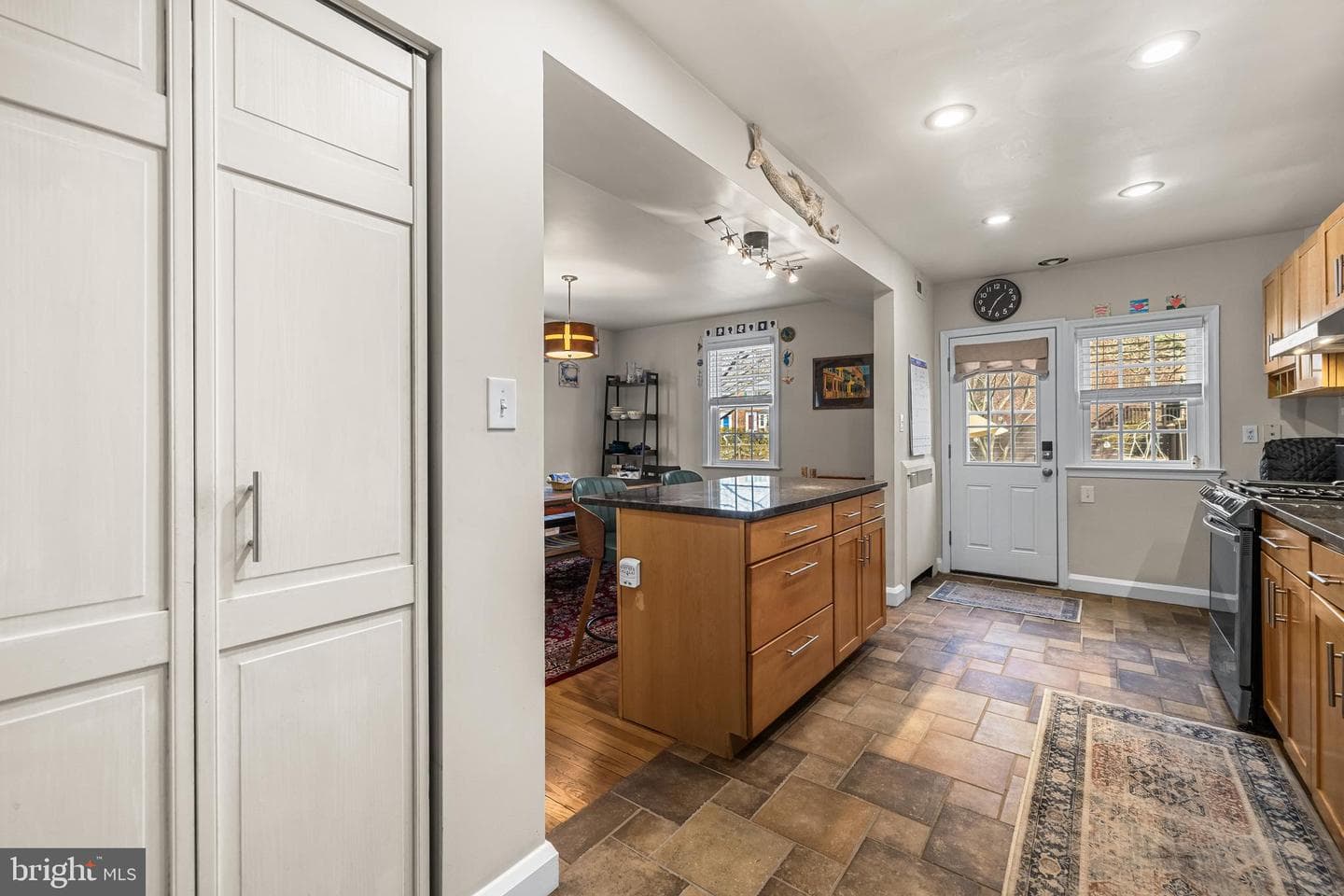 6447 Blenheim Road photo 11