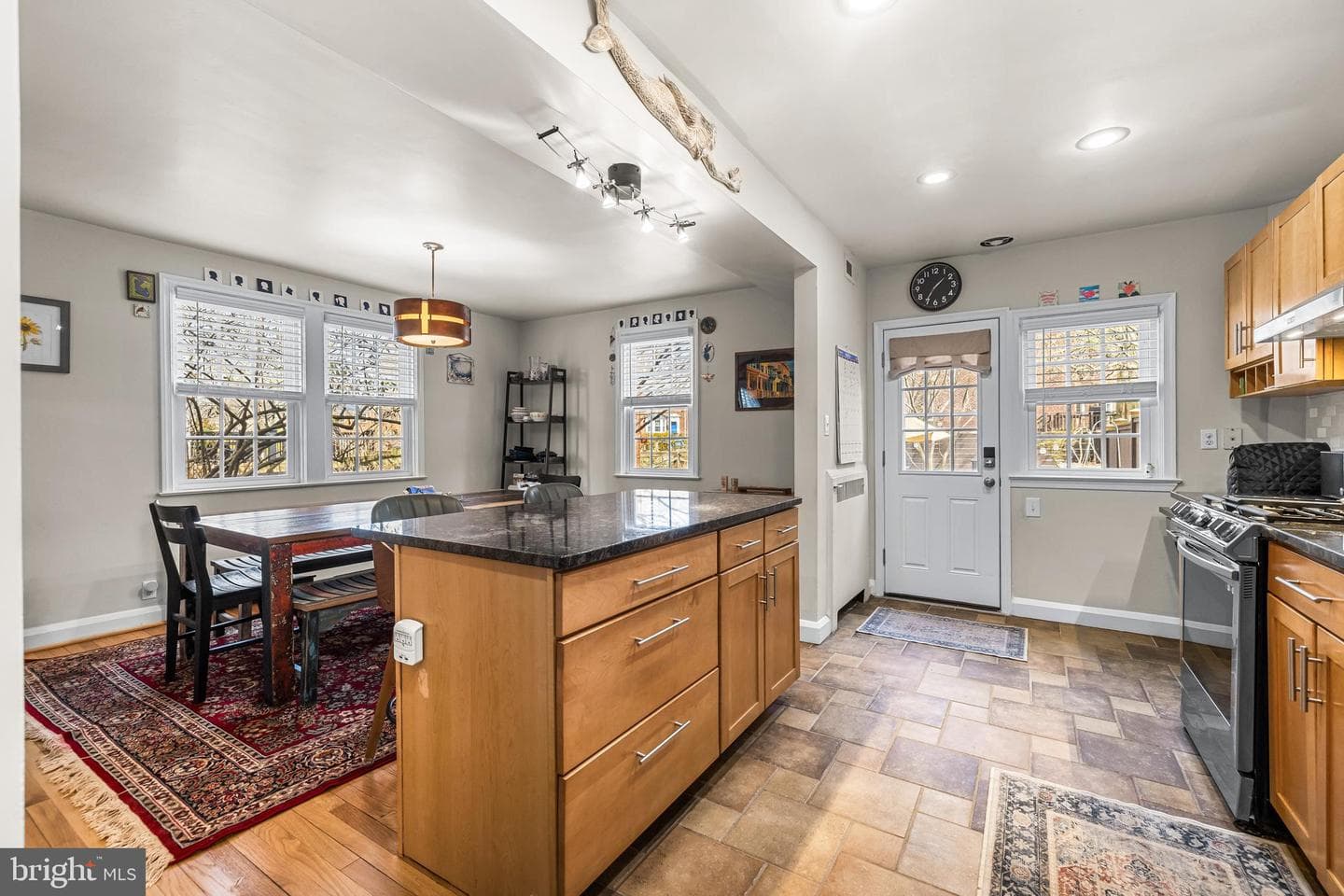 6447 Blenheim Road photo 12