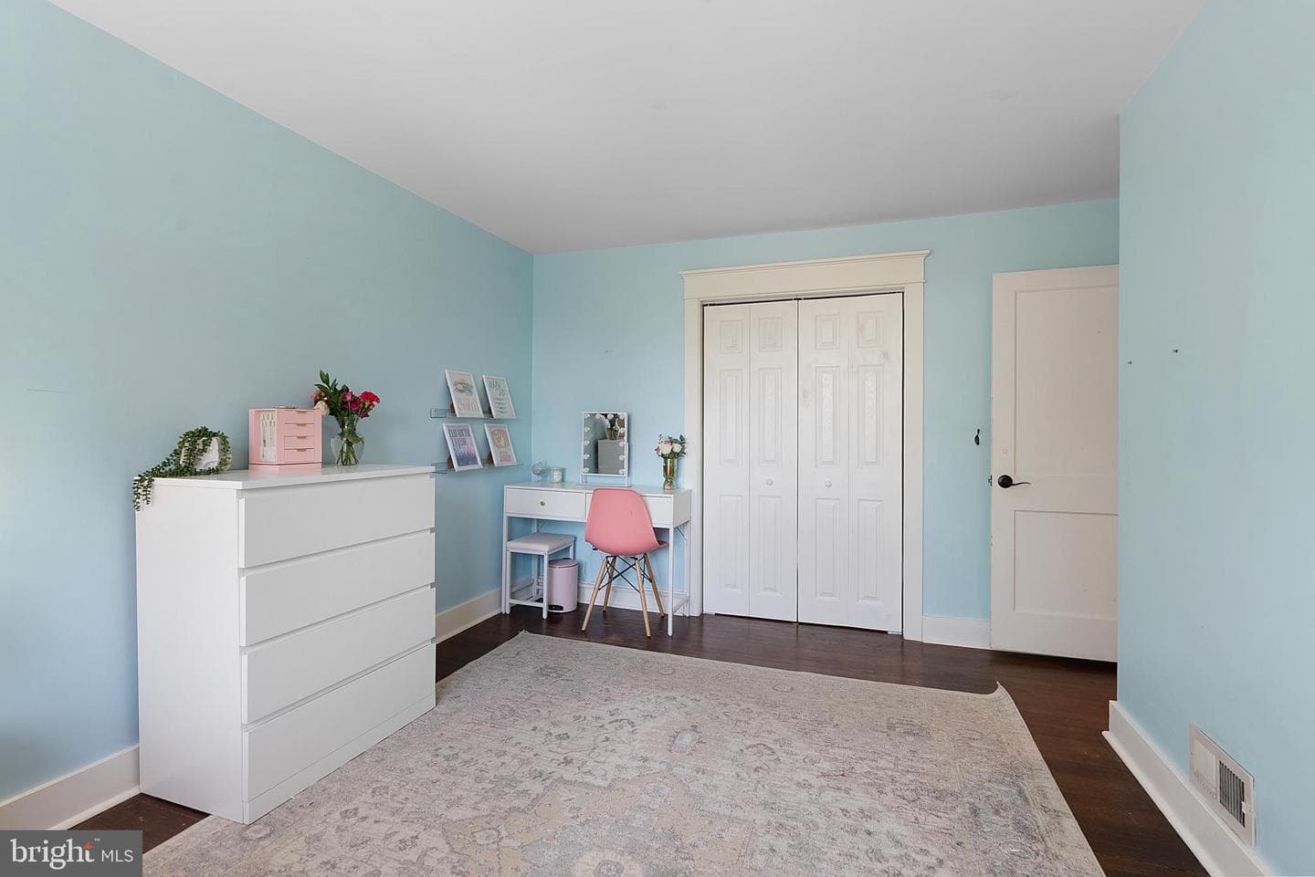 1569 Doxbury Road photo 23