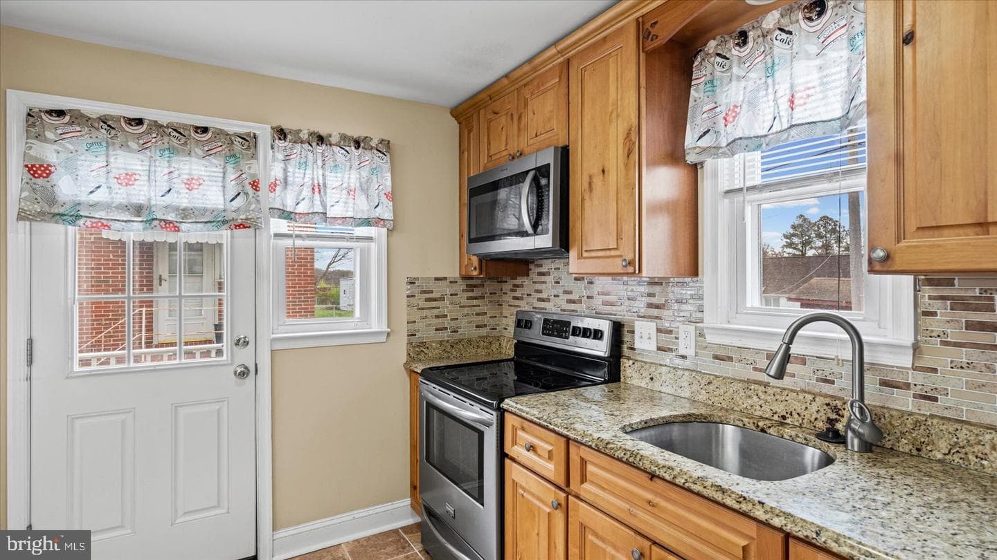 1821 Weyburn Road photo 12