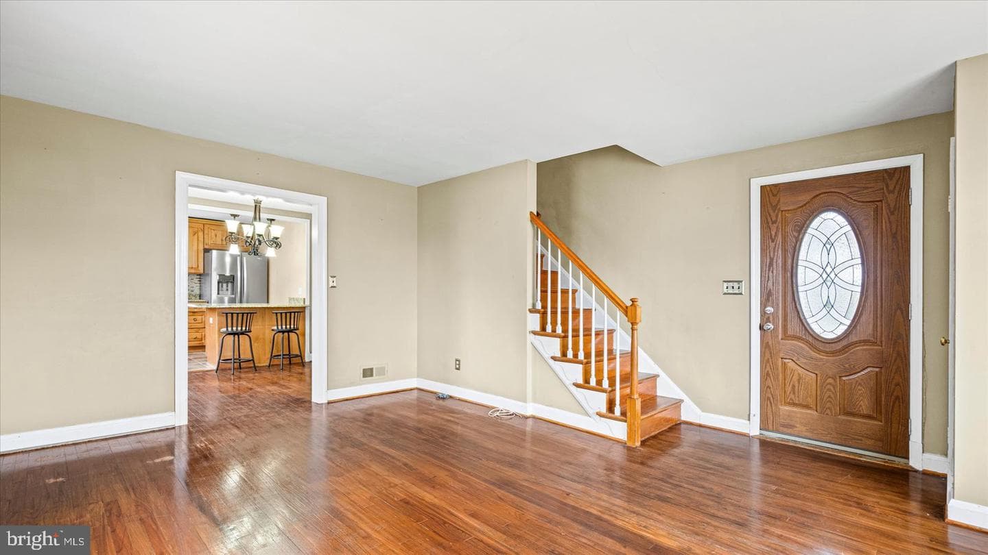 1821 Weyburn Road photo 4