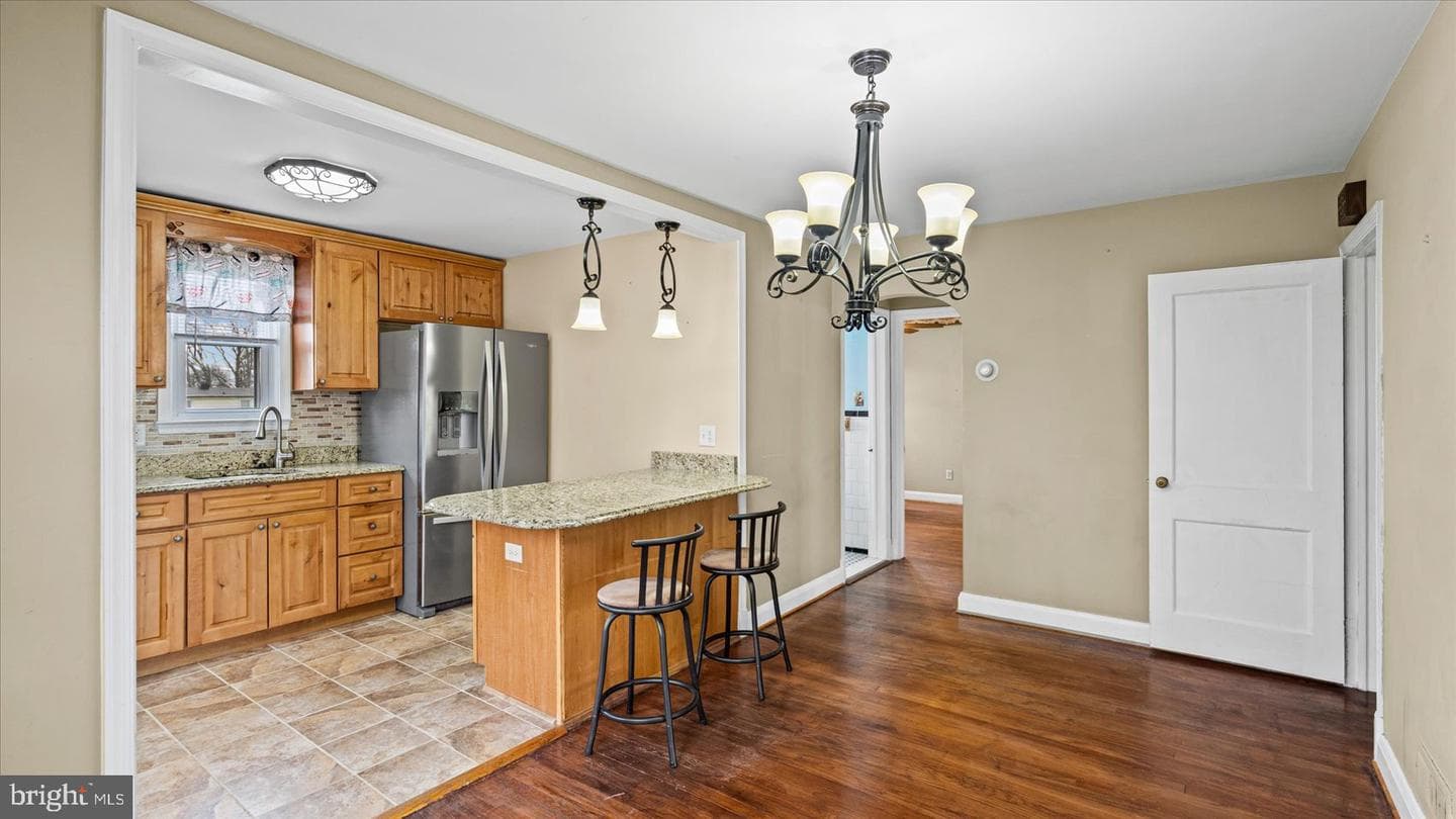 1821 Weyburn Road photo 8