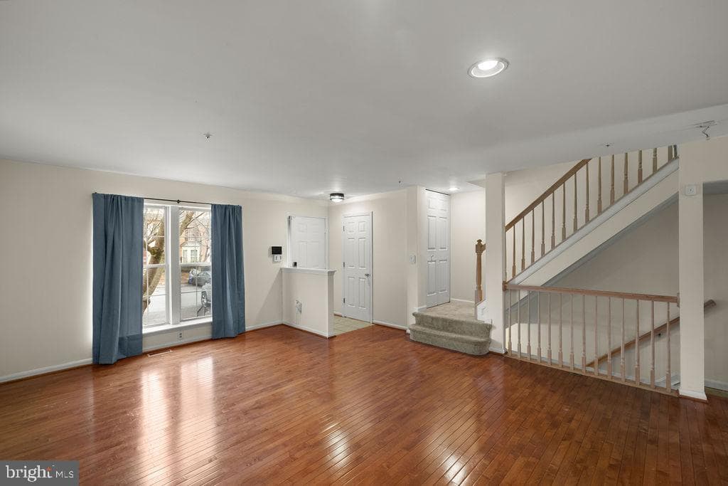 9823 Sherwood Farm Road photo 5