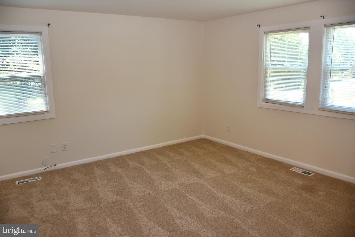 9 Rainbow Court photo 33