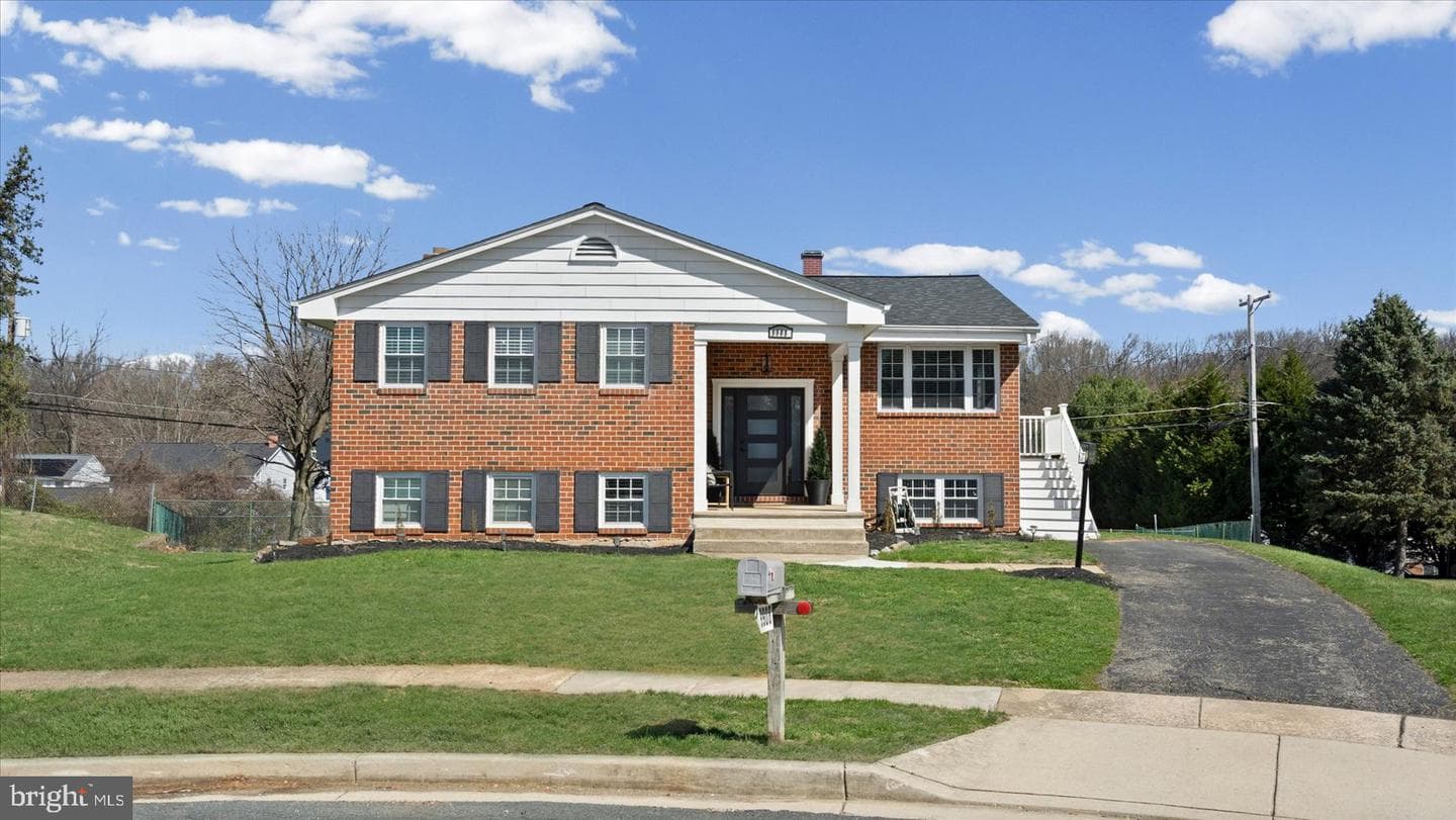 9908 Hoyt Circle photo 3