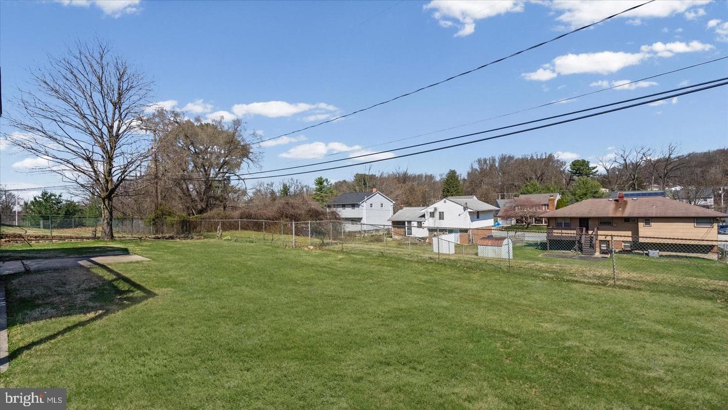 9908 Hoyt Circle photo 31