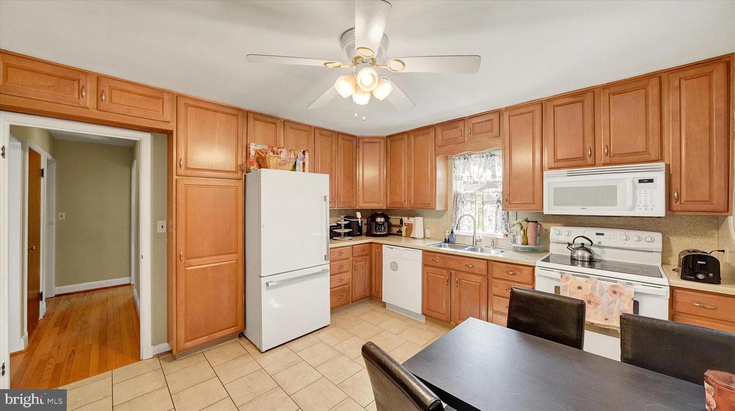 9409 Flagstone Drive photo 12