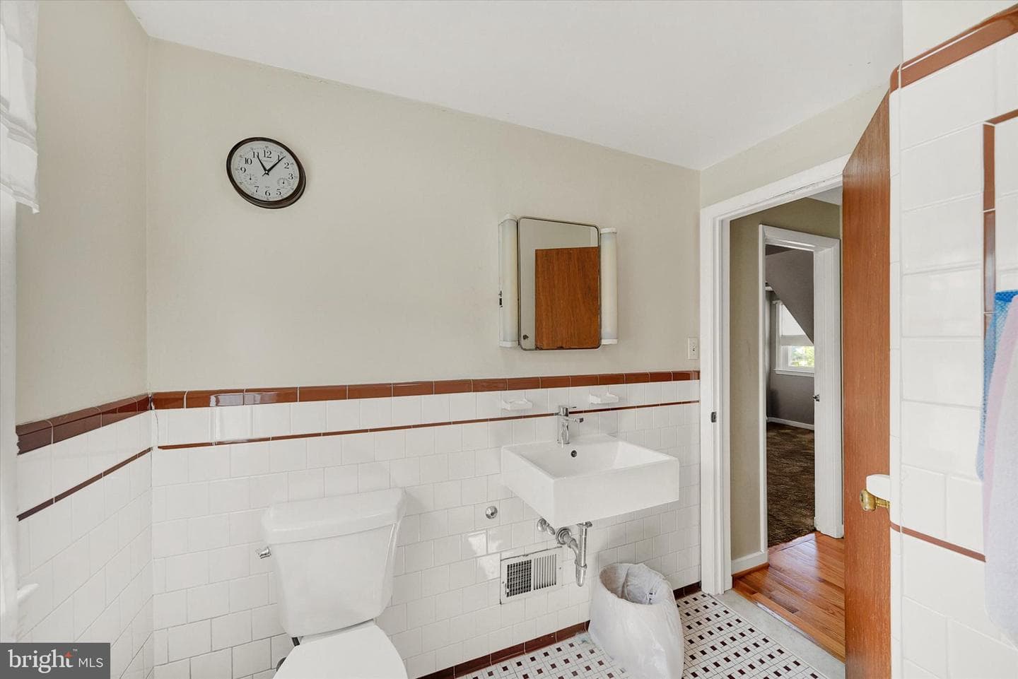 9409 Flagstone Drive photo 16