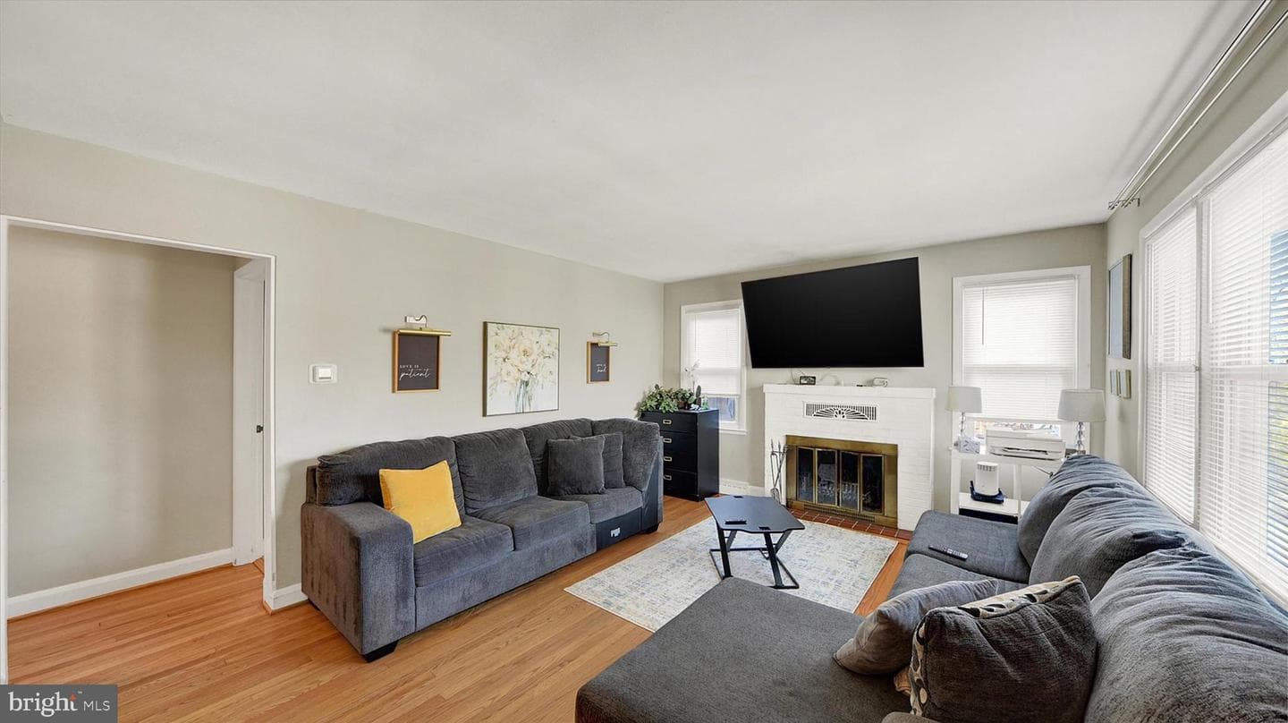 9409 Flagstone Drive photo 4
