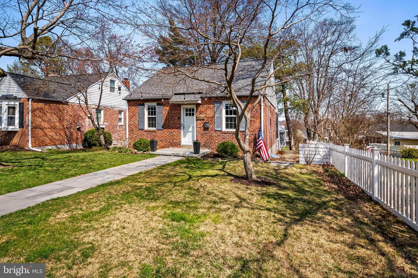 2924 Manns Avenue photo 2