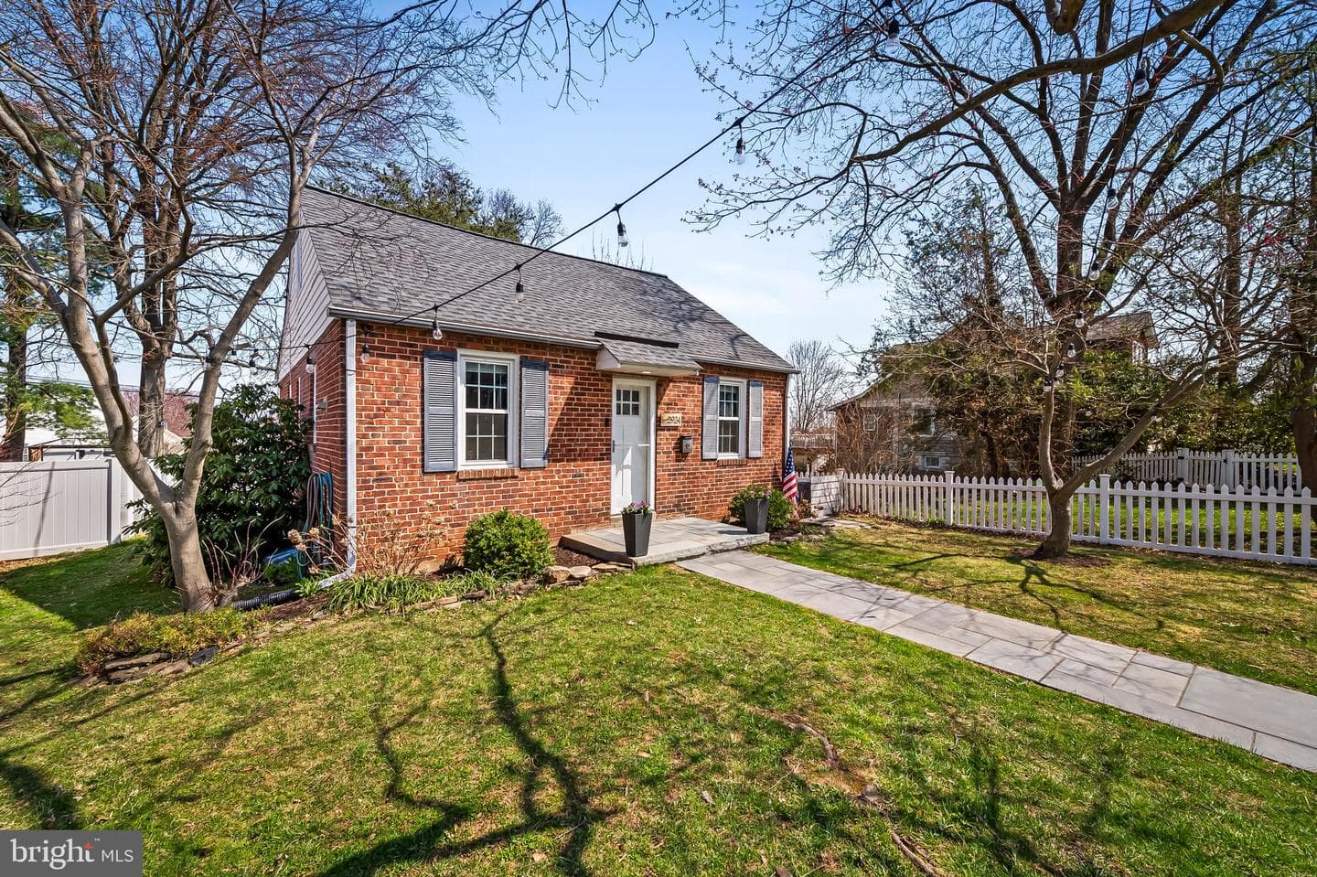2924 Manns Avenue photo 3