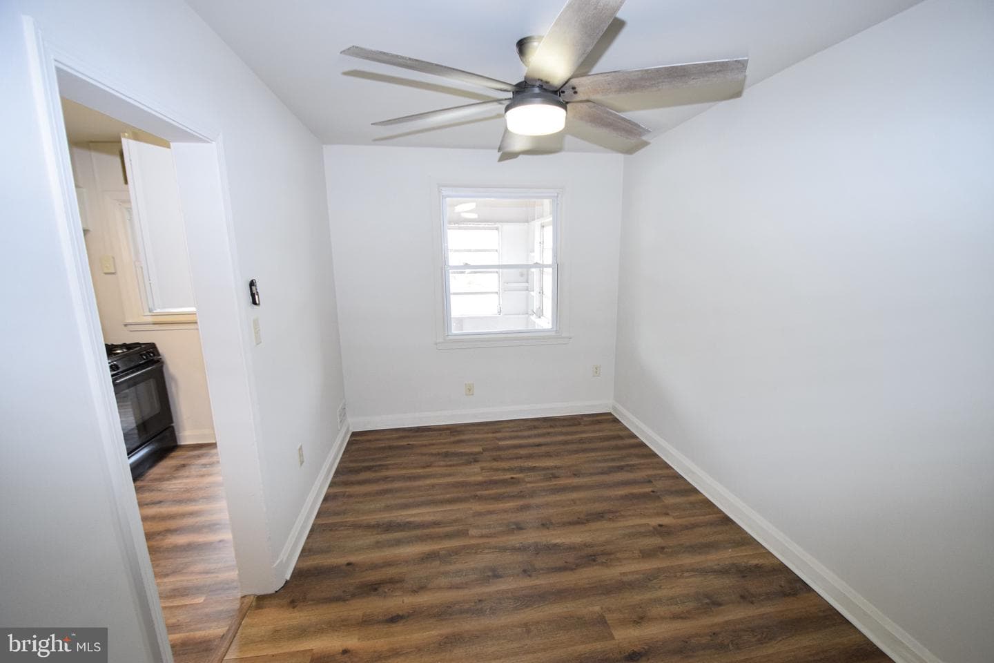 1922 Armco Way photo 5