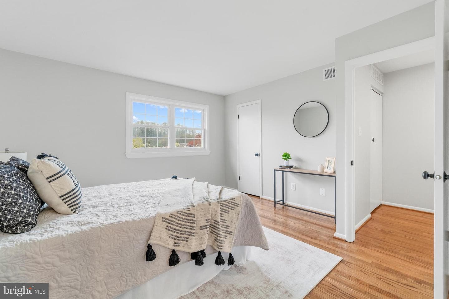 957 Stormont Circle photo 17
